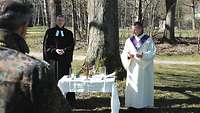 Pastoralreferent Ludger Nikorowitsch und Militärpfarrer Jens Pröve beim ökumenischen Gottesdienst