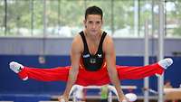Marcel Nguyen Sportfördergruppe Todtnau-Fahl Kunstturner und Angehöriger der Sportfördergruppe Todtnau-Fahlbei einer Übung am Seitpferd