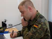 HptFw Marwin Euteneuer telefoniert