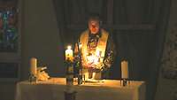 Militärpfarrer Jürgen Stahl am Altar