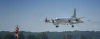 Seefernaufklärer P3-C Orion im Landeanflug 