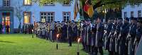 Öffentliches Gelöbnis in Mainz Das Musikkorps, eine Fahnenabordnung und die Ehrenformation beim öffentlichen Gelöbnis