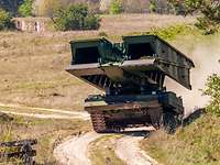 Ausbildung am Brückenlegepanzer Leguan in Bad Salzungen Soldaten werden in Bad Salzungen am einem Brückenlegepanzer ausgebildet.