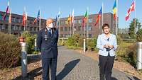 Generalleutnant Ingo Gerhartz und Annegret Kramp-Karrenbauer stellen das ASOC in Dienst.