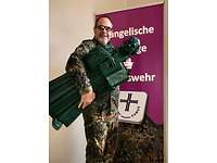 Luther kommt immer mit Gunther Wiendl mit seiner etwa einen Meter großen Luther-Statue unter dem Arm.