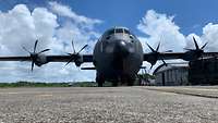 Die C-130J auf dem Flugplatz von Cayenne