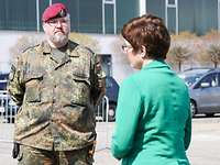 Stabsfeldwebel Kaufmann ist angetreten anlässlich des Besuchs der Verteidigungsministerin