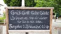 Das Begrüßungsschild der Brauerei