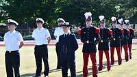 Kadetten aus Frankreich an der Helmut-Schmidt-Universität französische Soldaten in einer Reihe
