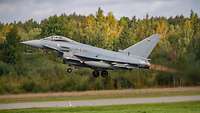 Ein Eurofighter vom Taktischen Luftwaffengeschwader 71 „Richthofen“ beim Start mit Nachbrenner.