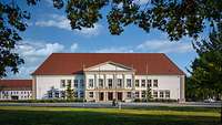 Kommando Heer - Sitz des Inspekteurs des Heeres in Strausberg Das Gebäude 3 in der von-Hardenberg-Kaserne in Strausberg fotografiert von vorn.