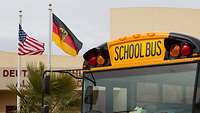 Schulbus einer Deutschen Schule in den USA. Mendos Kinder haben die Schule in El Paso besucht.