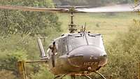 Mannöver am Standort Lebach Ein Bundeswehrhubschrauber beim Landeanflug im Gelände.