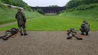 Soldaten auf der Schießbahn