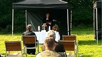 Militärpfarrer Tim Mahle bei seiner Abschiedspredigt Militärpfarrer Tim Mahle bei seiner Abschiedspredigt