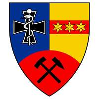 Symbol des Sanitätsdienstes, Wappen der Stadt Rheine und auf rotem Hintergrund dargestellten Symbole von Schlägel und Eisen