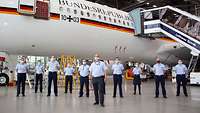 Die Soldaten stehen vor dem neuen A350