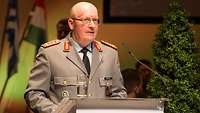 Generalleutnant Erich Pfeffer bei seiner Rede 