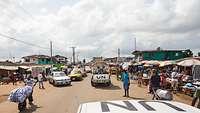 UN-Fahrzeuge auf Patrouille durch Monrovia.