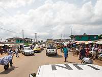 UN-Fahrzeuge auf Patrouille durch Monrovia.