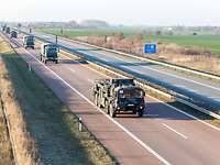 Auf dem Weg nach Büchel LKW Kolone auf der Autobahn.