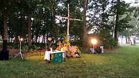 Militärpfarrerin Brigitte Bommarius am Altar