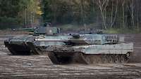 A Leopard 2 MBT drives alongside a Puma IFV.