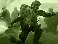 The mission of the Army special operations forces includes the rescue and liberation of German nationals abroad, for which they are specially equipped and trained. Five soldiers crouch in an open space. One soldier throws a smoke pot while four others secure the surroundings.
