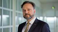 Das Foto zeigt ein Porträt Prof. Dr. Jürgen Abendschein