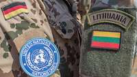 Eine deutsche Uniform und eine litauische Uniform