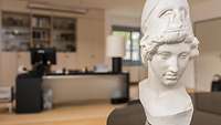Die Göttin Pallas Athene, Schutzgöttin von Athen und Neubiberg