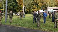 Gedenkgottesdienst mit Militärpfarrer Markus Ramisch für einen verstorbenen Kameraden am Birkenkreuz