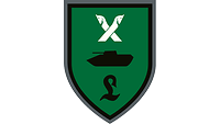 Auf grüner Grundfarbe zwei silberne Pferdeköpfe, ein Panzer, ein schwarzes L für Lehrbataillon.