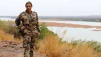 Claudia M. steht vor dem Niger