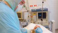 Michael Rohde am Krankenbett
