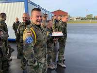 Der Spieß gratuliert Der Spieß denkt auch im Ausland an die Geburtstage der Soldatinnen und Soldaten.
