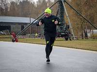 Hauptfeldwebel Andreas M. Hauptfeldwebel Andreas M. beendet als erster die 21 Kilometer.