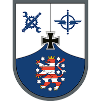 Auf silbern-blauem Grund Zeichen für Nachschub und Instandsetzung, Thüringer Löwe, Eisernes Kreuz