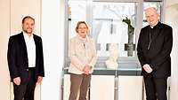 Militärbischof Franz-Josef Overbeck mit der Präsidentin der Universität, Merith Niehuss, und Militärdekan Michael Gmelch.