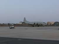 P-3C Orion rollt über einen Verbindungsweg in Richtung Parkposition