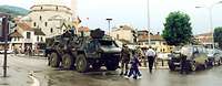 Transportpanzer Fuchs auf dem Marktplatz in Prizren