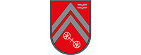 Auf dem roten Wappen das Mainzer Rad, darüber silberne Doppelsparen, oben rechts zwei Schwingen