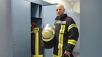 Chef der VII. Inspektion an der Ausbildsstätte für den Brandschutz in der Bundeswehr in Stetten am kalten Markt: Major Roberto K