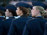 150720_Geloebnis_Berlin_Wilke_09 Vier Frauen stehen angetreten in der Fomation