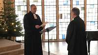 Militärdekan Harald Aschenbrenner entpflichtet Militärpfarrer Ralf Eckert (rechts) aus dem Dienst in der Ev. Militärseelsorge