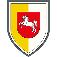 Gold-weiß gespaltenes gotisches Hauptschild, im roten Mittelschild ein weißes, springendes Ross