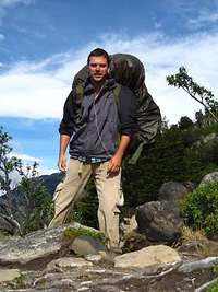Axel Schönborn macht ein Erinnerungsfoto im Nationalpark