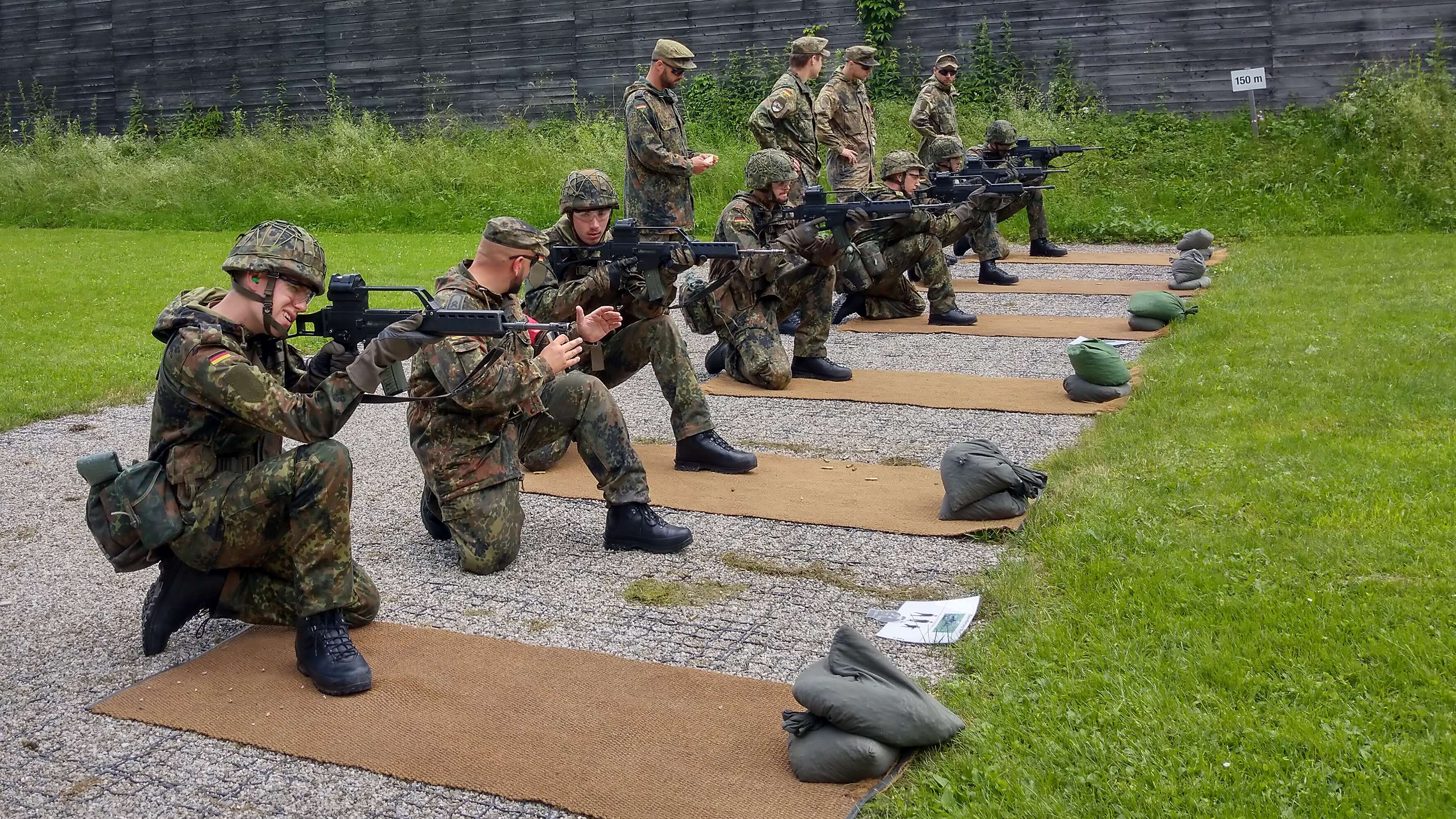 Unterricht am Schießstand