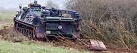 Pflegepanzer Dachs Ein Bundeswehrpanzer Dachs zieht eine rund vier Tonnen schwere Schleppe um Baumwuchs auf dem Gelände niederzuhalten.