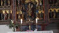 Der Engel auf dem Altar